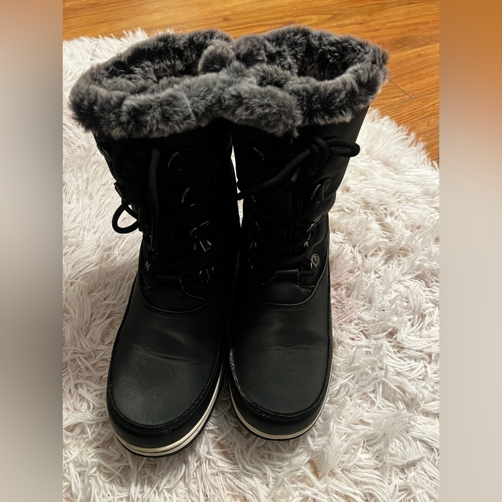 Khombu Black Winter Boots with Faux Fur